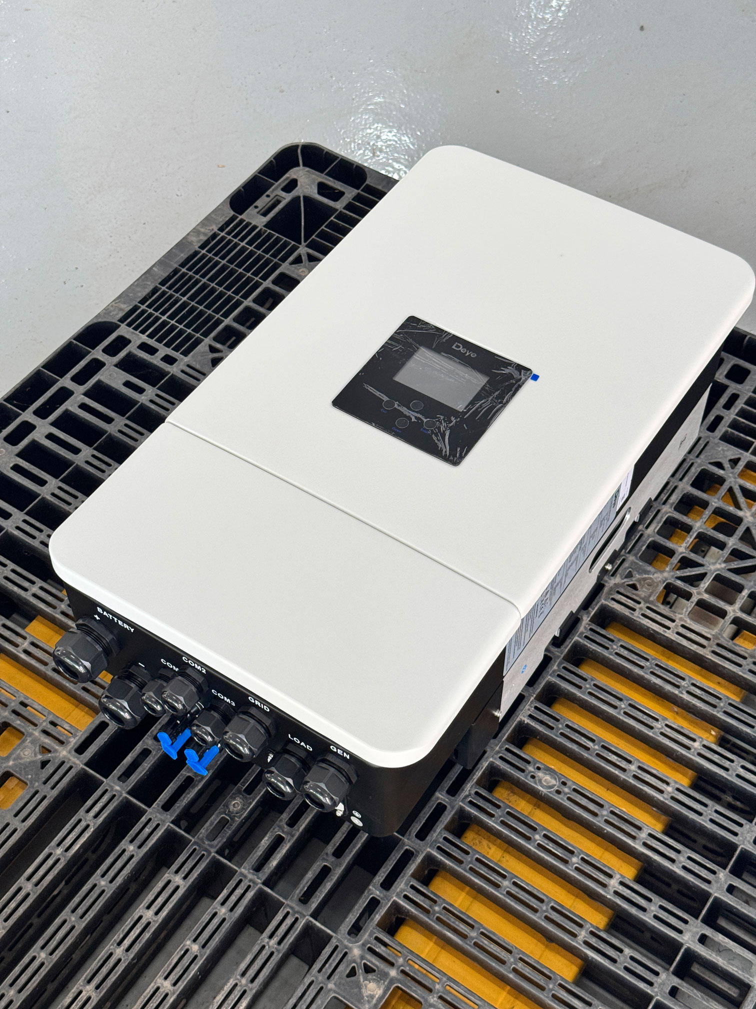 hybrid solar inverter distributor in kerala